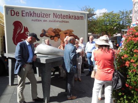 markt_en_oorlogsmonument_almere_haven_dscn1302