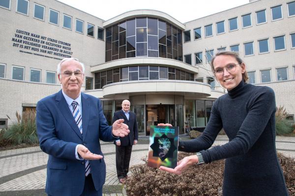 uitreikimg_boekje_©_fotostudio_wierd